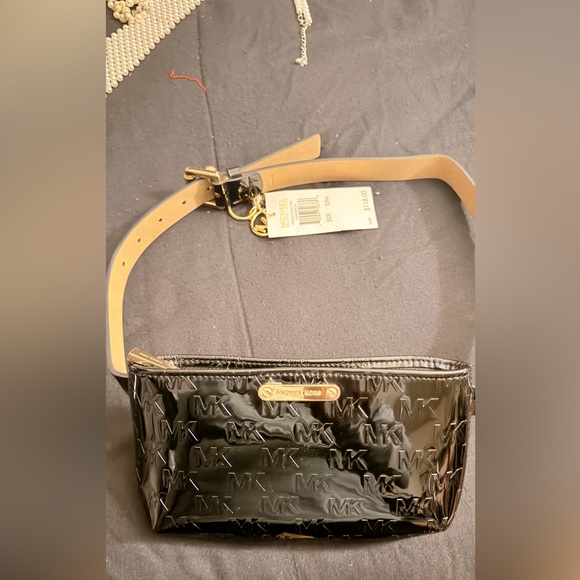 Michael Kors Black Patent Embossed MK Logo Belt Bag with Gold Hardware - Picture 3 of 10
